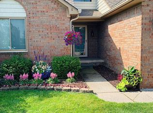 26188 Mapleridge Dr, Chesterfield, MI