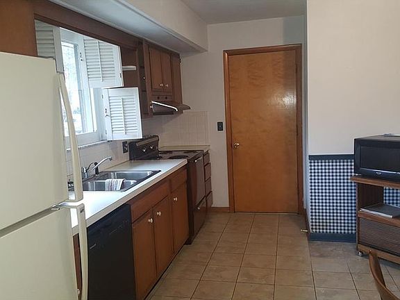 5th image of 26 Forestdale Ave