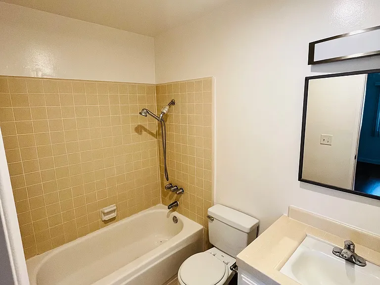Barcelona Apartments — Photo 11