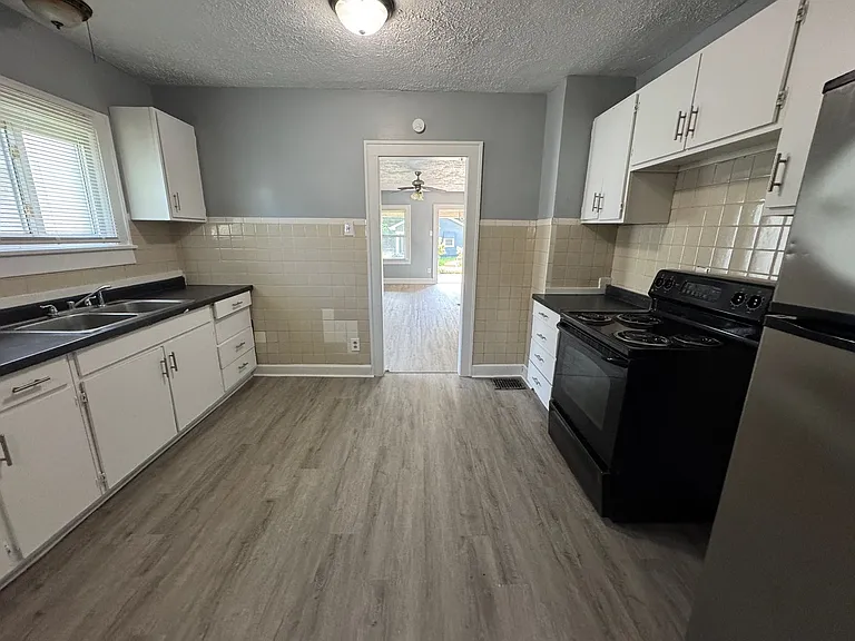 1529 Dawson St — Photo 18