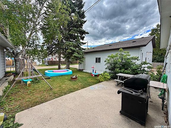 2nd image of 811 McNaughton STREET