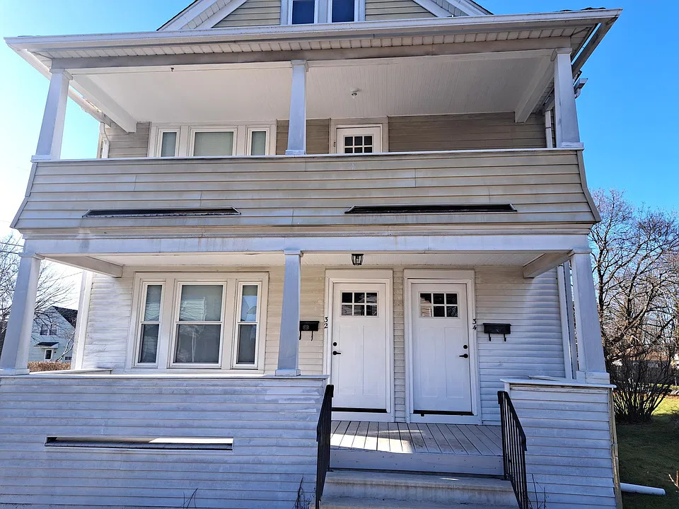 32 Lilac St