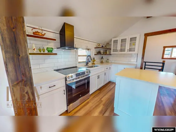 1126 Amoretti St, Thermopolis, WY 82443