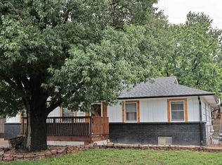 1203 Dover Dr, Salina, KS 67401