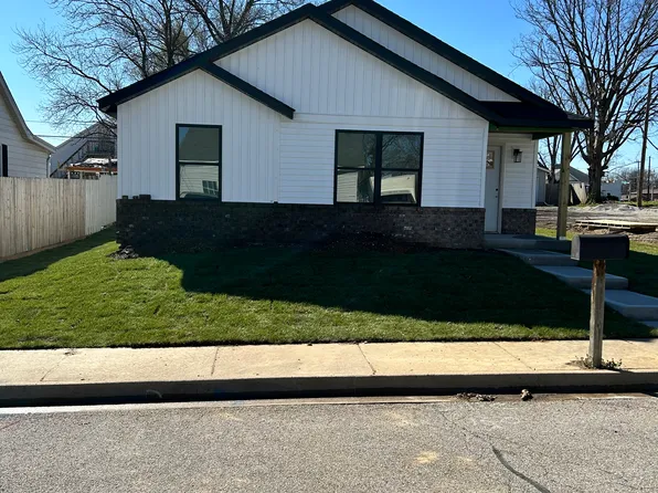 107 S Lange Ave, Maryville, IL 62062