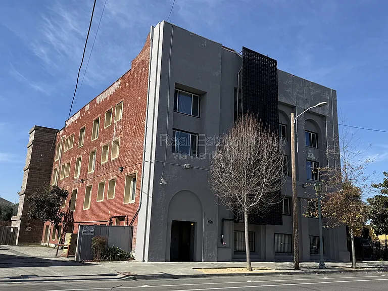 Peralta St — Photo 15