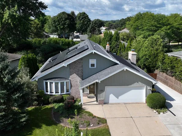 1706 Haymarket ROAD, Waukesha, WI 53189