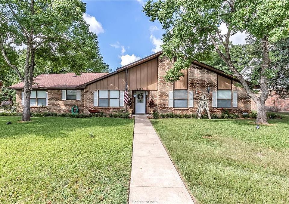 1st image of 2602 Briar Oaks Dr