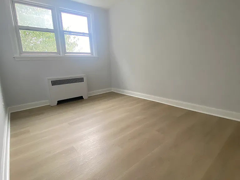 2939 Tyson Ave — Photo 8