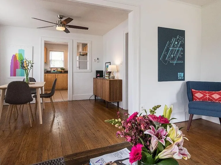 115 N Laurel St — Photo 3