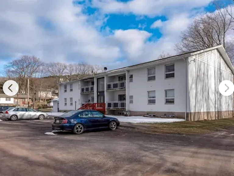 64 Charter Dr #10B — Photo 2