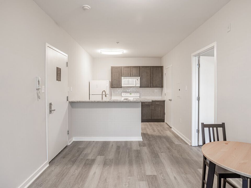 2nd image of 1718 N Sydenham St #4B