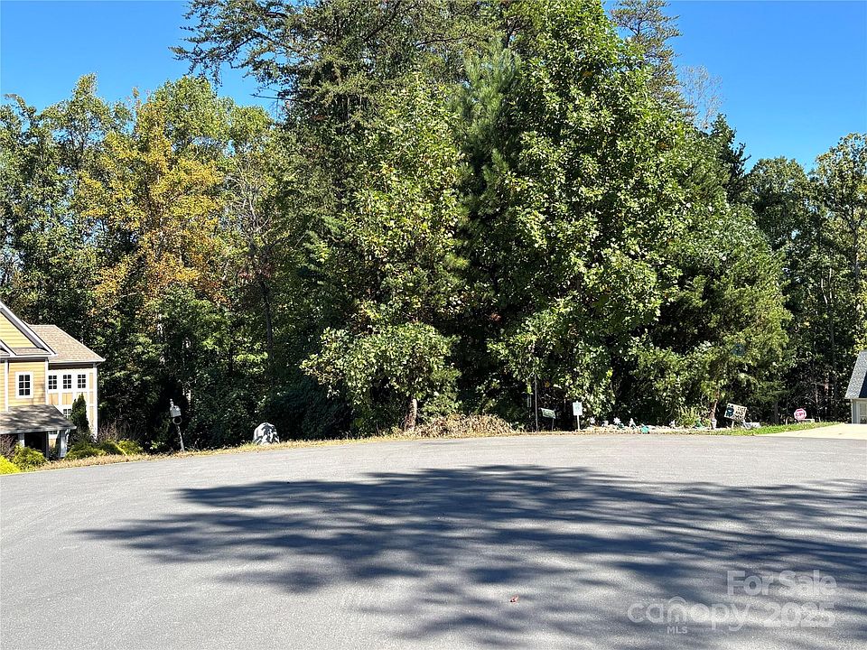 2nd image of 154 Orchard Farm Ln