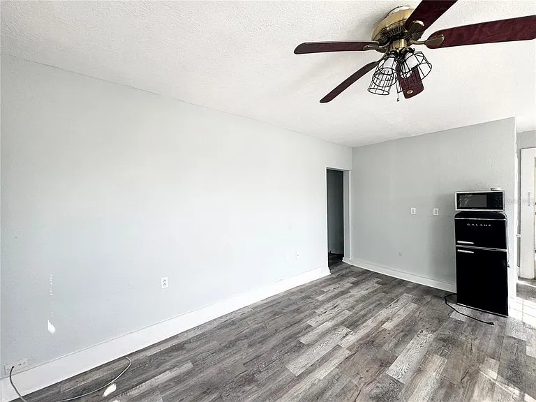 704 Cordova Dr #4 — Photo 6
