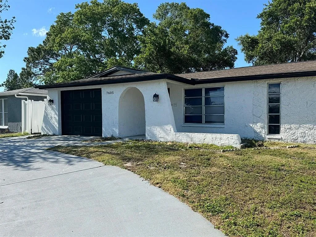3 bed, 2.0 bath, 1278 sqft, $2,350 — Photo 2