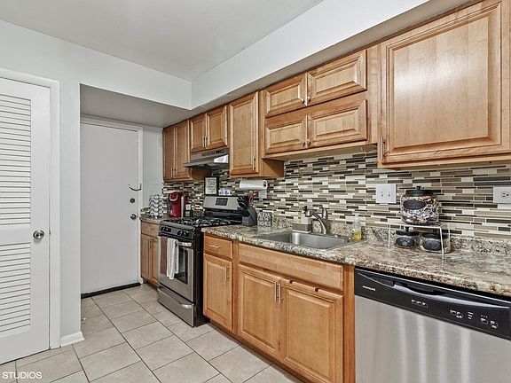 3rd image of 7814 Woodward Ave #7-F