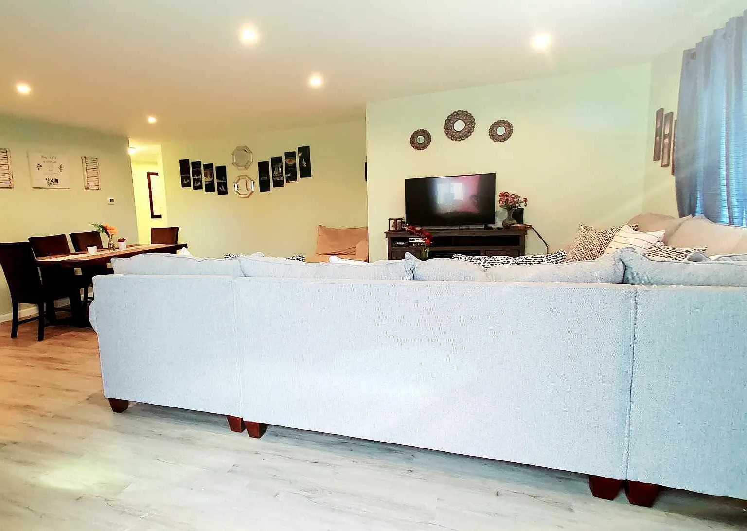 4 bed, 2.0 bath, 1700 sqft, $3,200 — Photo 4