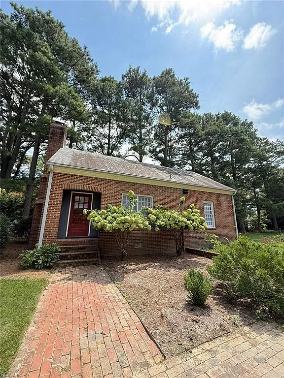 3202 Derby LN — Photo 1