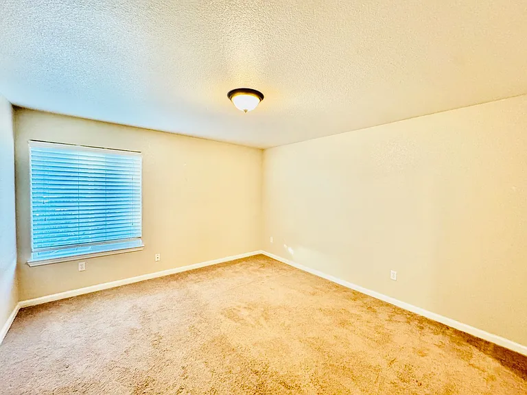 1946 Rainier Dr — Photo 11