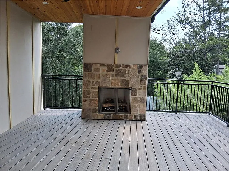3525 Kingsboro Rd NE — Photo 14