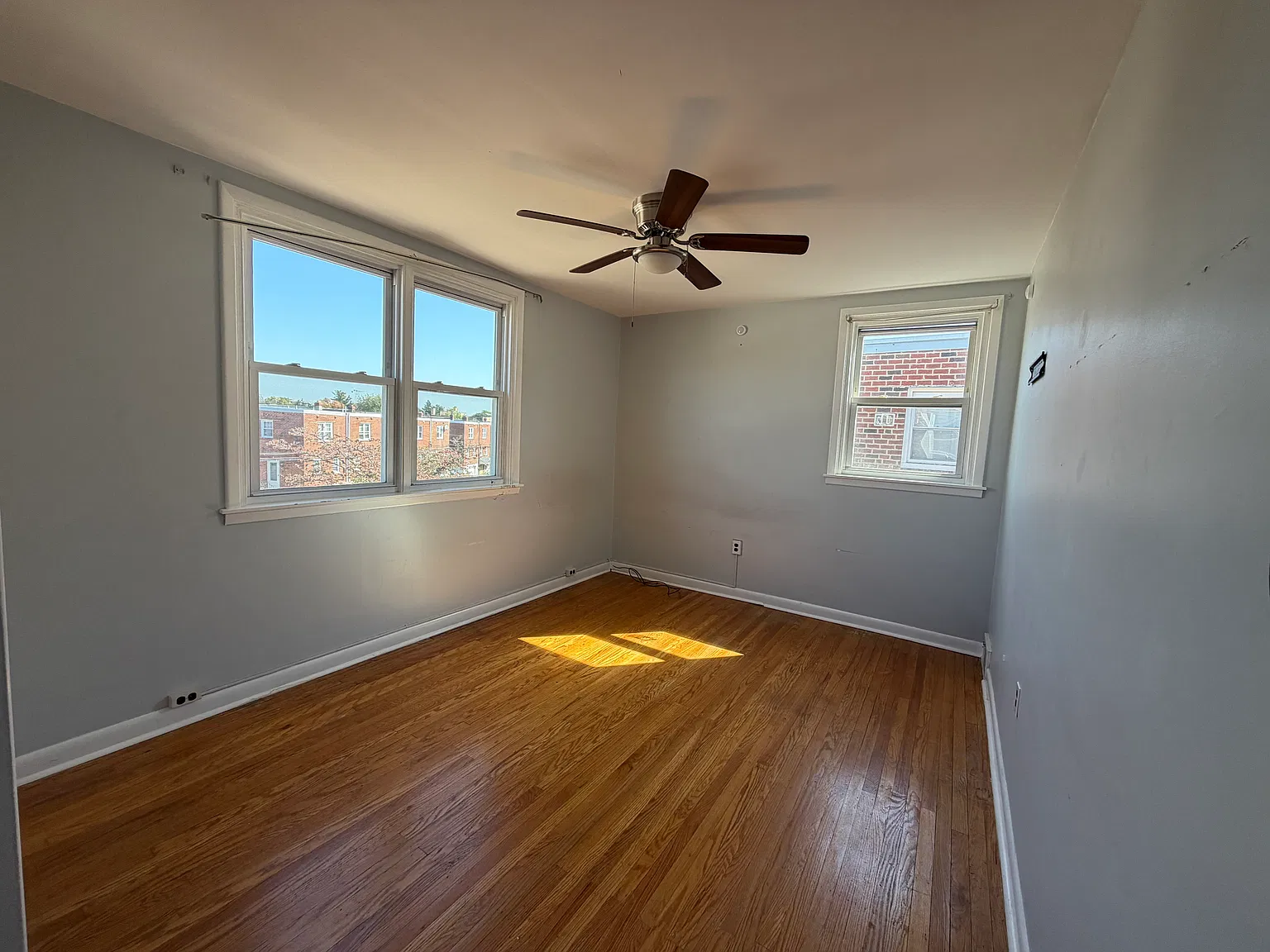 3 bed, 1.5 bath, 1376 sqft, $2,200 — Photo 4