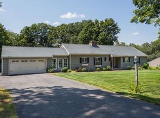 7 Oakridge Dr, Wilbraham, MA 01095