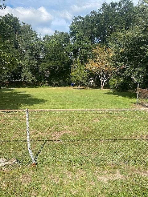 2nd image of 736 Kent St