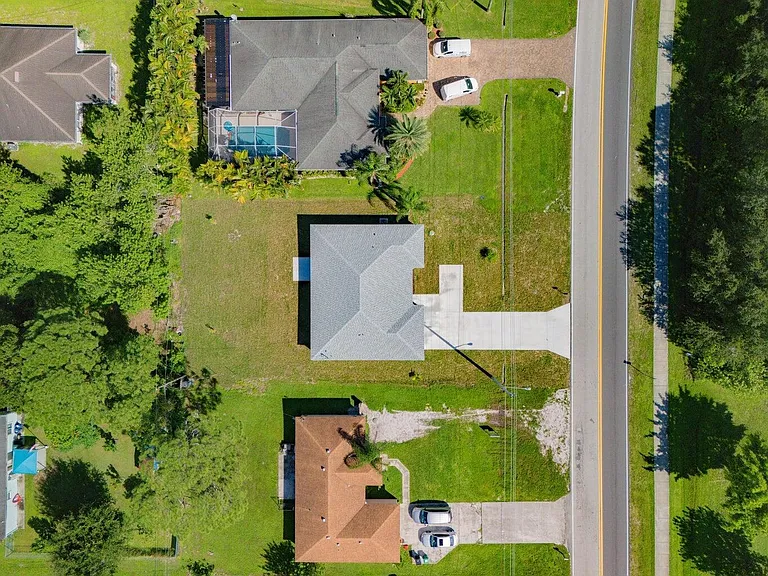 574 NW Bayshore Blvd — Photo 5