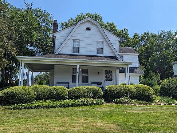 4th image of 106 Henderson Ave