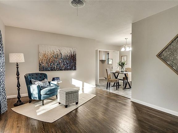 2nd image of 330 Parkwood Pl