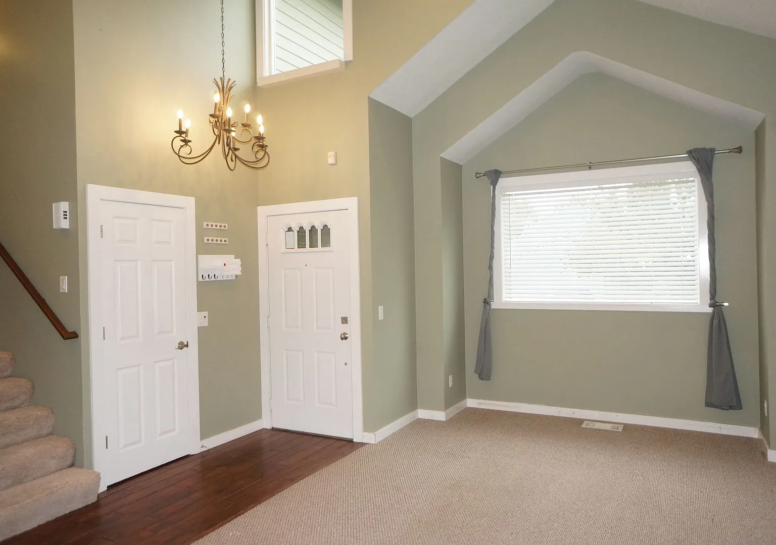 Beautiful 4 Bedroom 2.5 bathroom house near Washington Square — Photo 2