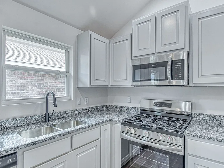 2720 Varenna Ct — Photo 10