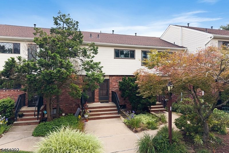 1st image of 673 Dover Court 1C
