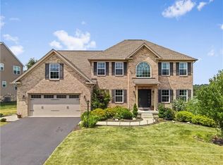 1025 Autumn Woods Dr, Coraopolis, PA 15108