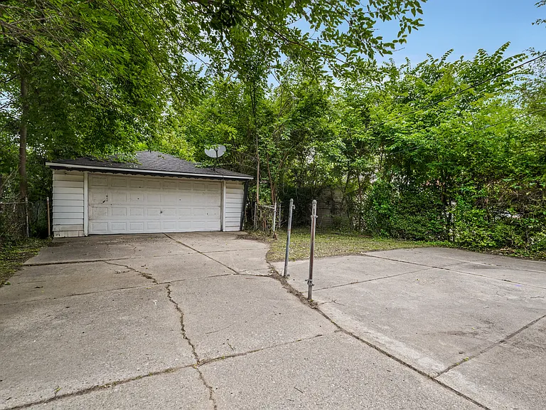 13891 Fairmount Dr — Photo 25