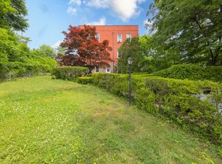 253 W 256th St, Bronx, NY 10471