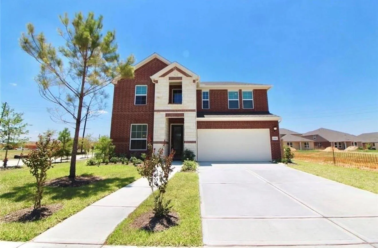 4 bed, 2.5 bath, 2435 sqft, $2,600 — Photo 1