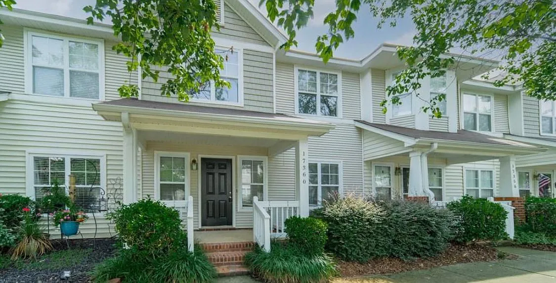 2 bed, 1327 sqft, $2,300 — Photo 2