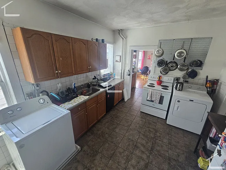 214 Kelton St — Photo 9