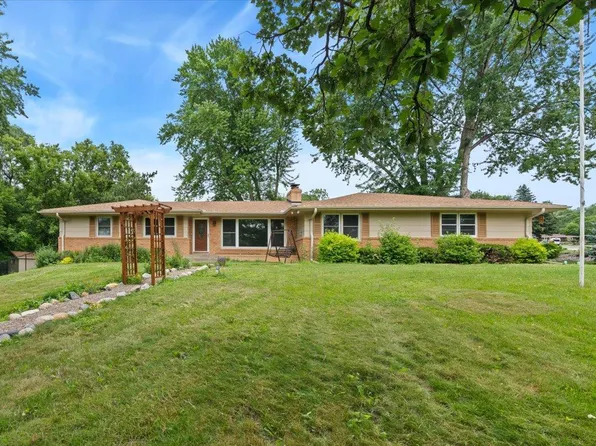 2300 Oakwood Dr, Burnsville, MN 55306