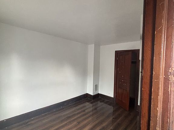 5th image of 615 Emerald St