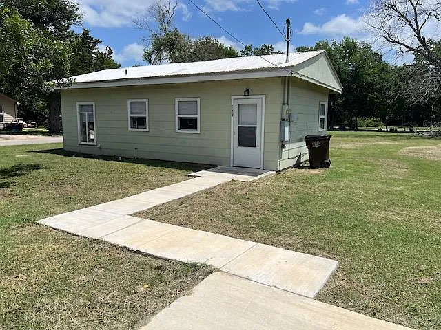 734 Trinity St