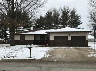 808 Deerfield Rd, Chatham, IL 62629