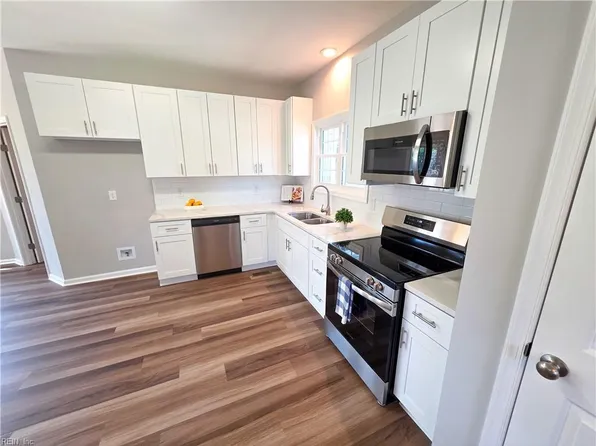 1 Columbia Ct, Portsmouth, VA 23704