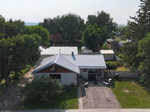 70 SE 2nd St W, Magrath, AB T0K 1J0