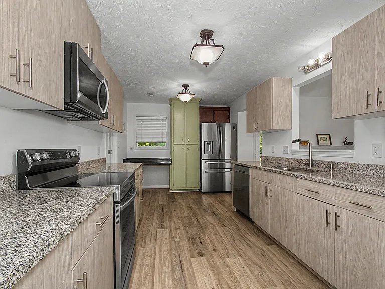 1371 Constitution Dr — Photo 11