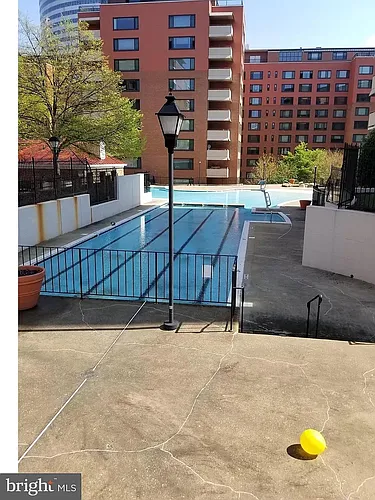 1011 Arlington Blvd Photo 1