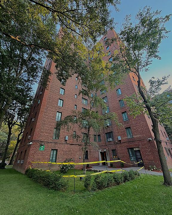 1st image of 28 Metropolitan Oval APT 8B