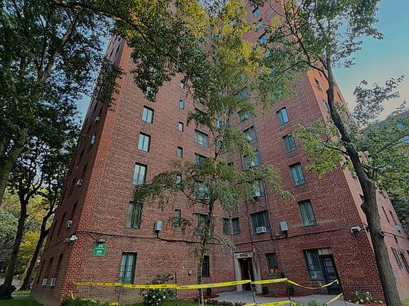28 Metropolitan Oval APT 8B