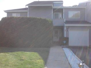 28 Vista Dr, Manorville, NY 11949